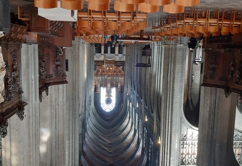 Binnenzicht kerk van Mons