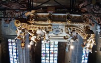 Gouden koets in de kerk van Mons