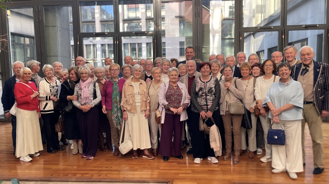Groepsfoto bezoek Vlaams Parlement