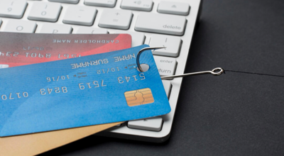 Hoge Toetsenbordhoek Met Creditcards En Haak Voor Phishing Gratis Foto