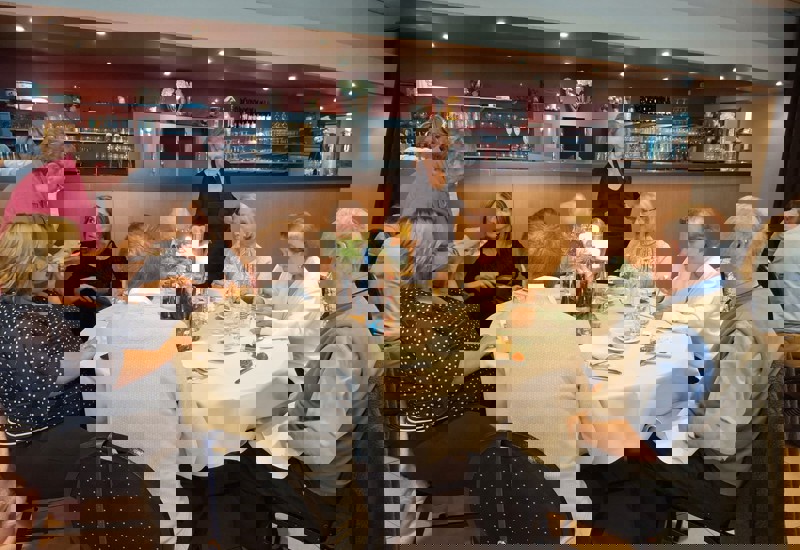 2025 Foto V