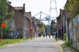 Afbeelding met buitenshuis, hemel, boom, gebouw

Door AI gegenereerde inhoud is mogelijk onjuist.