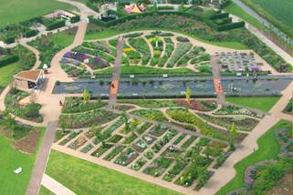 Tuinenfestival Appeltern / Negen nieuwe tuinen geïnspireerd door Herman van  Veen - CGconcept.be