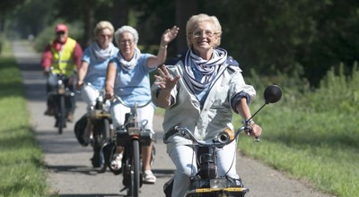 Fietsende Senioren 900X450